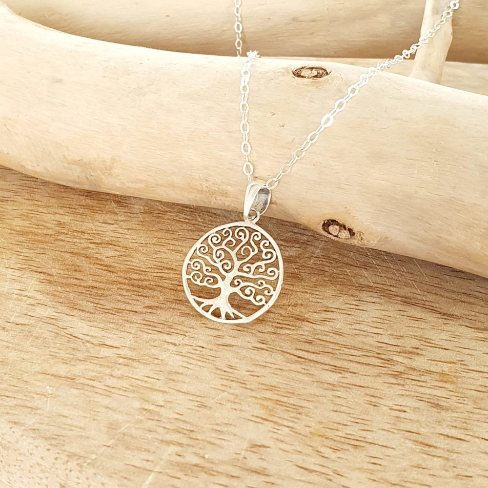 Collier-femme-arbre-de-vie